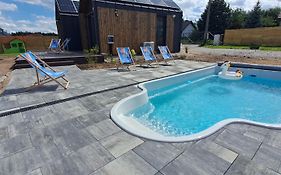 Dwa Wymiary - Całoroczny domek z Jacuzzi i basenem podgrzewany w okresie wiosna - lato w cenie